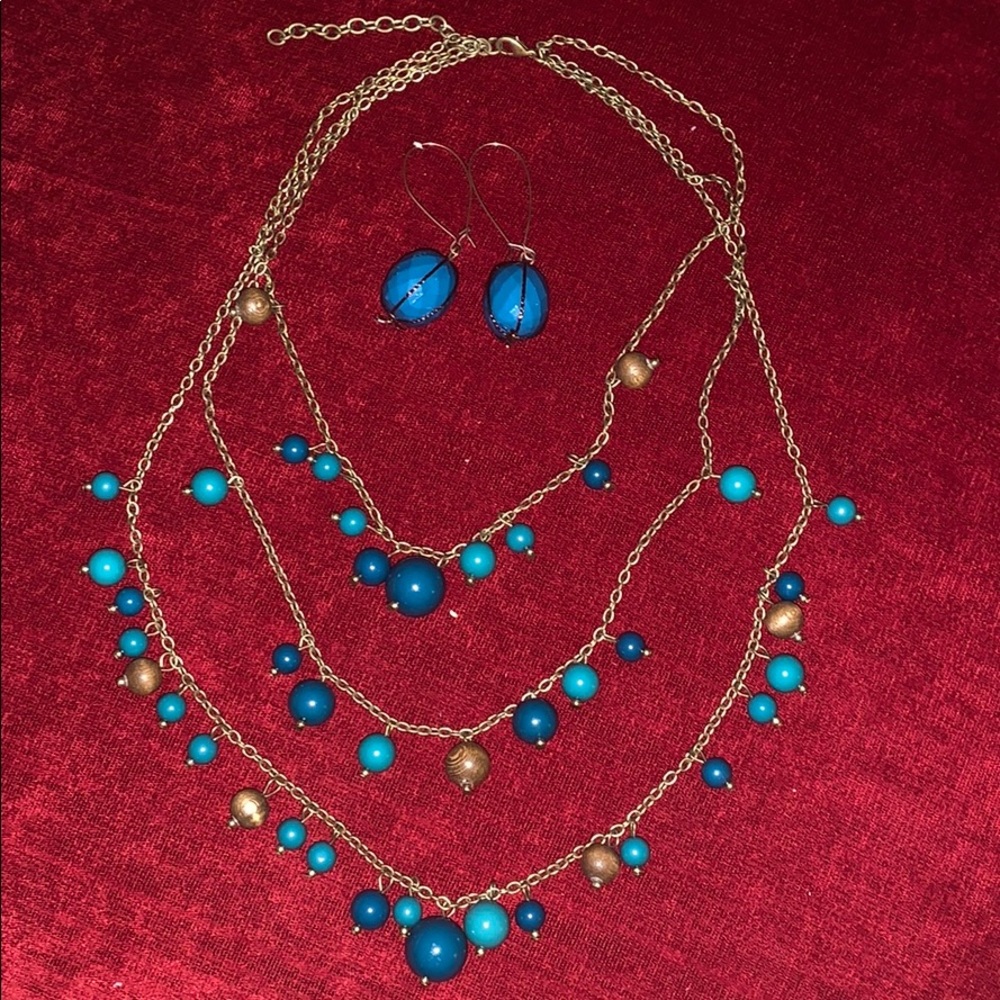 Like New necklace and earring set